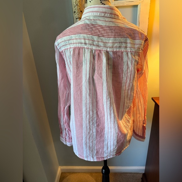 Women’s Gap White and Red-Striped Button Down Lightweight Shirt Size Medium - Picture 3 of 6